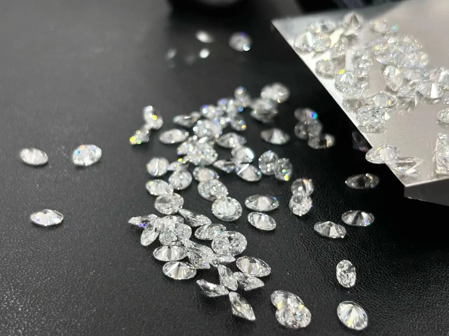 Paired diamond outlines for jewelry design